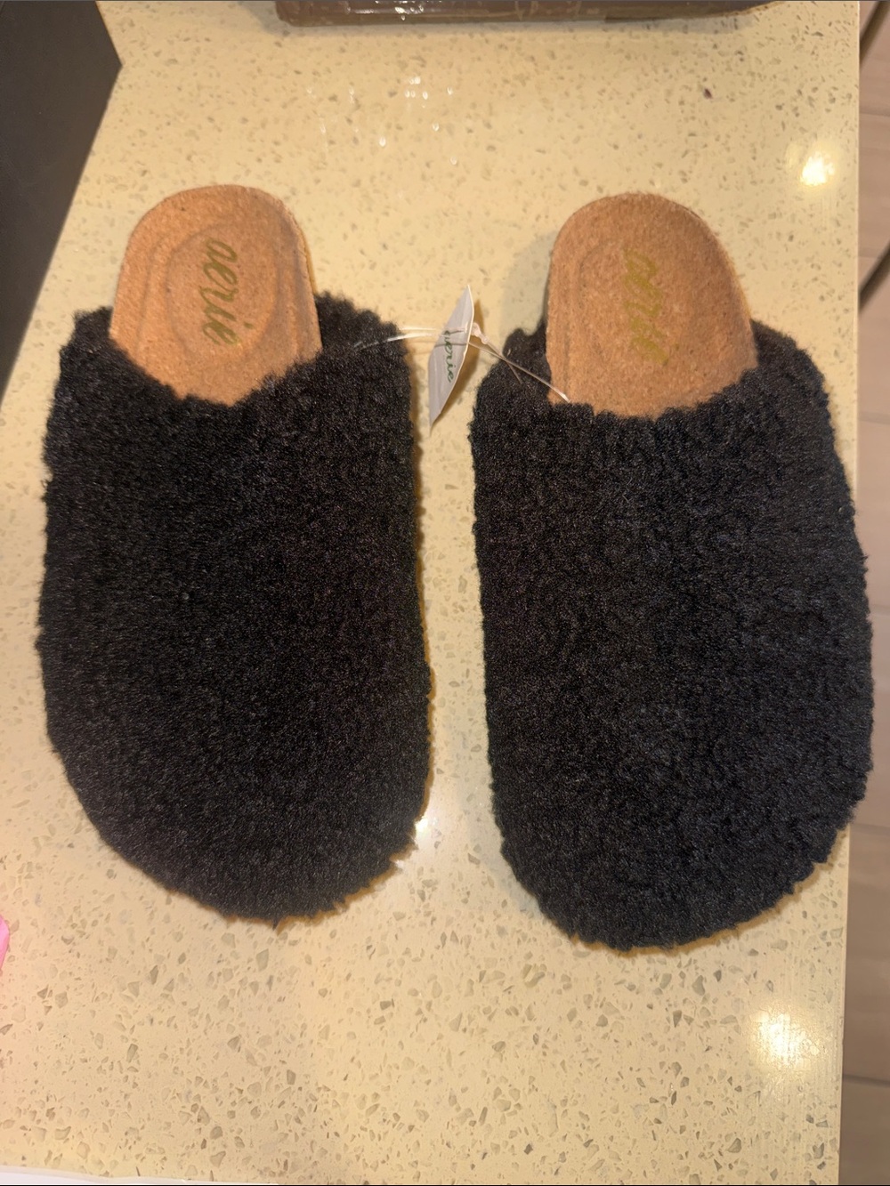 Aerie Cozy Black Fuzzy Slide Slippers